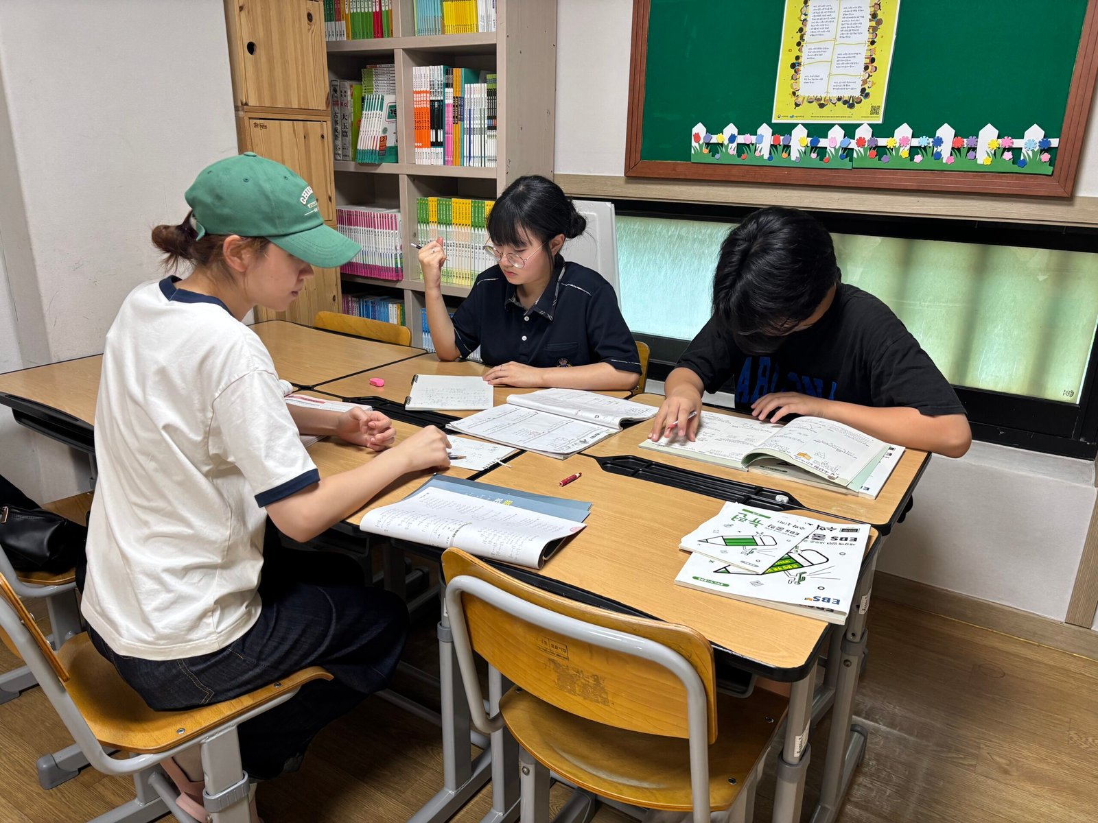 세광지역아동센터에서는 아동 및 청소년의 학습 능력 향상과 정서적 성장을 돕기 위해 다양한 교육 프로그램을 운영